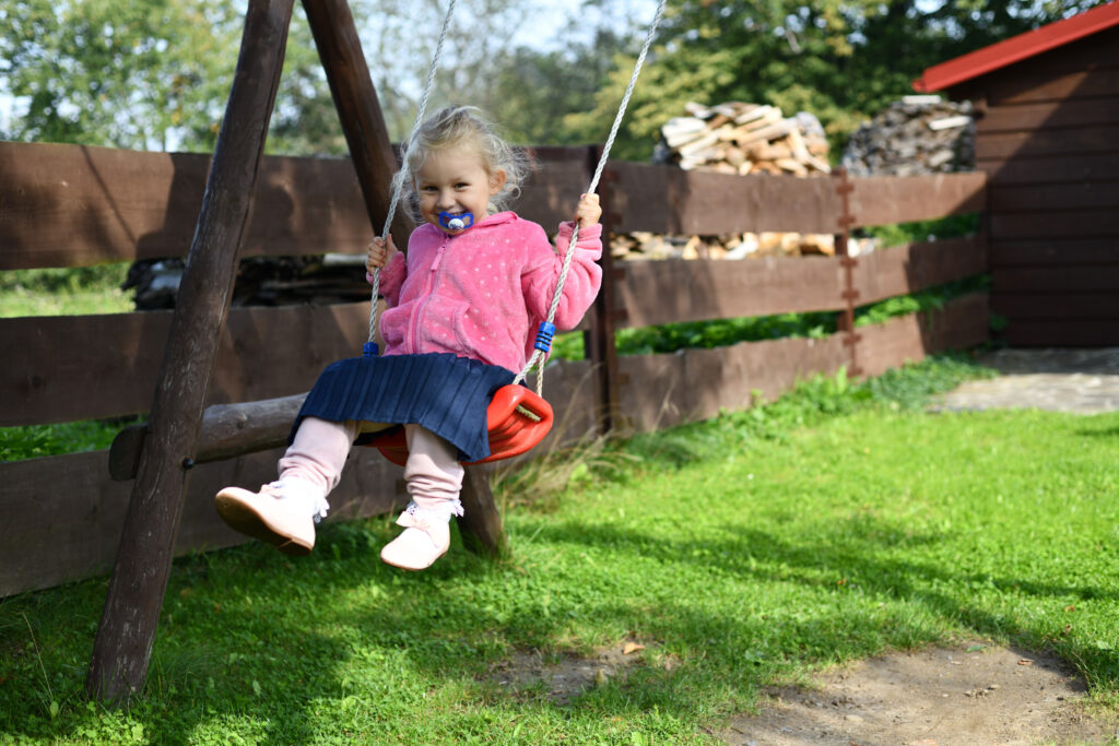 Criança no balanço